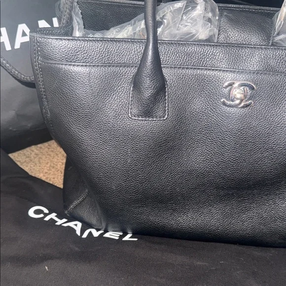 Chanel Executive Black Tote Bag - Picture 2 of 16